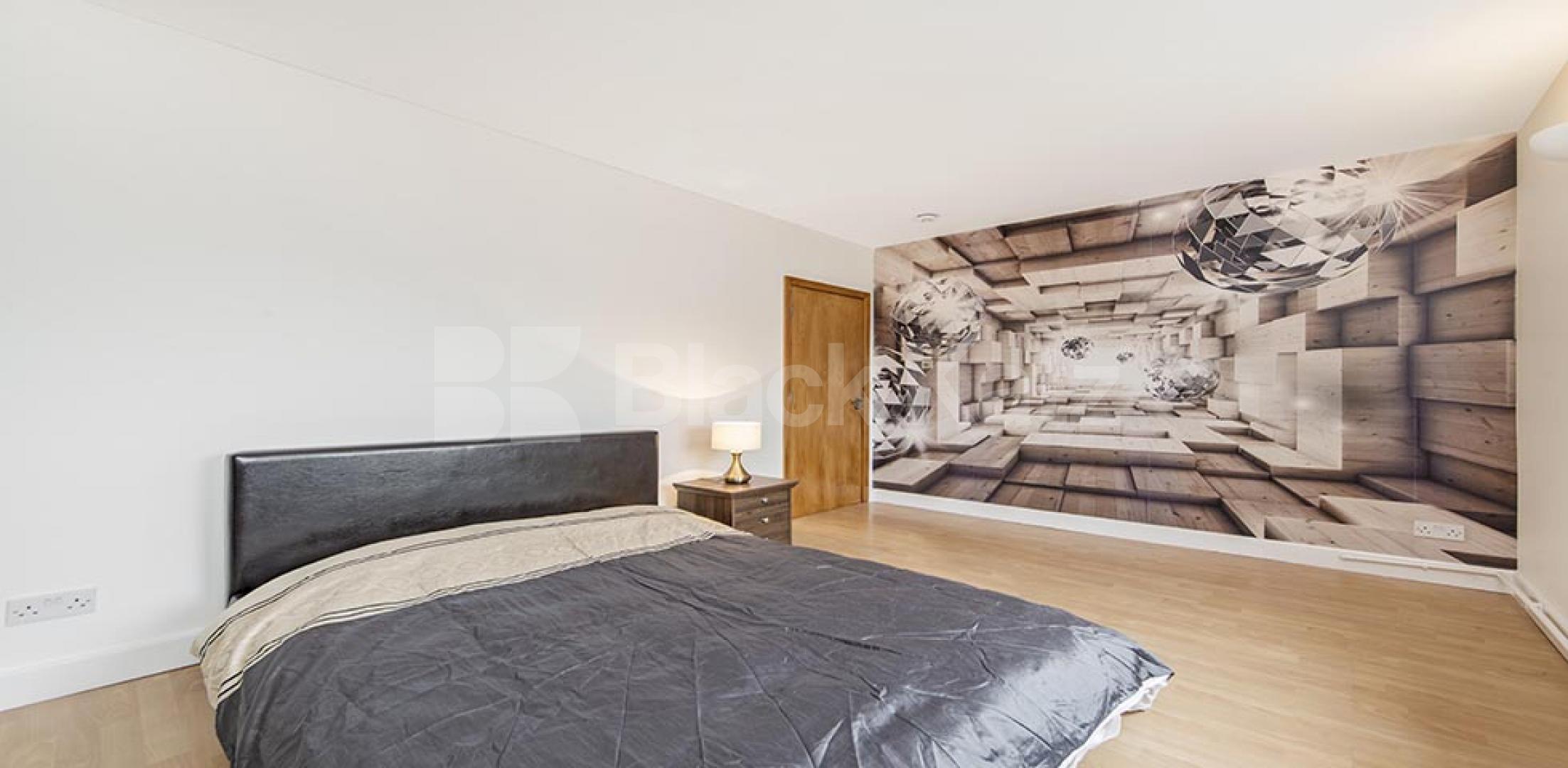 			NEW INSTRUCTION , 2 Bedroom, 1 bath, 1 reception Penthouse			 City Harbour, Selsdon Way, Canary Wharf